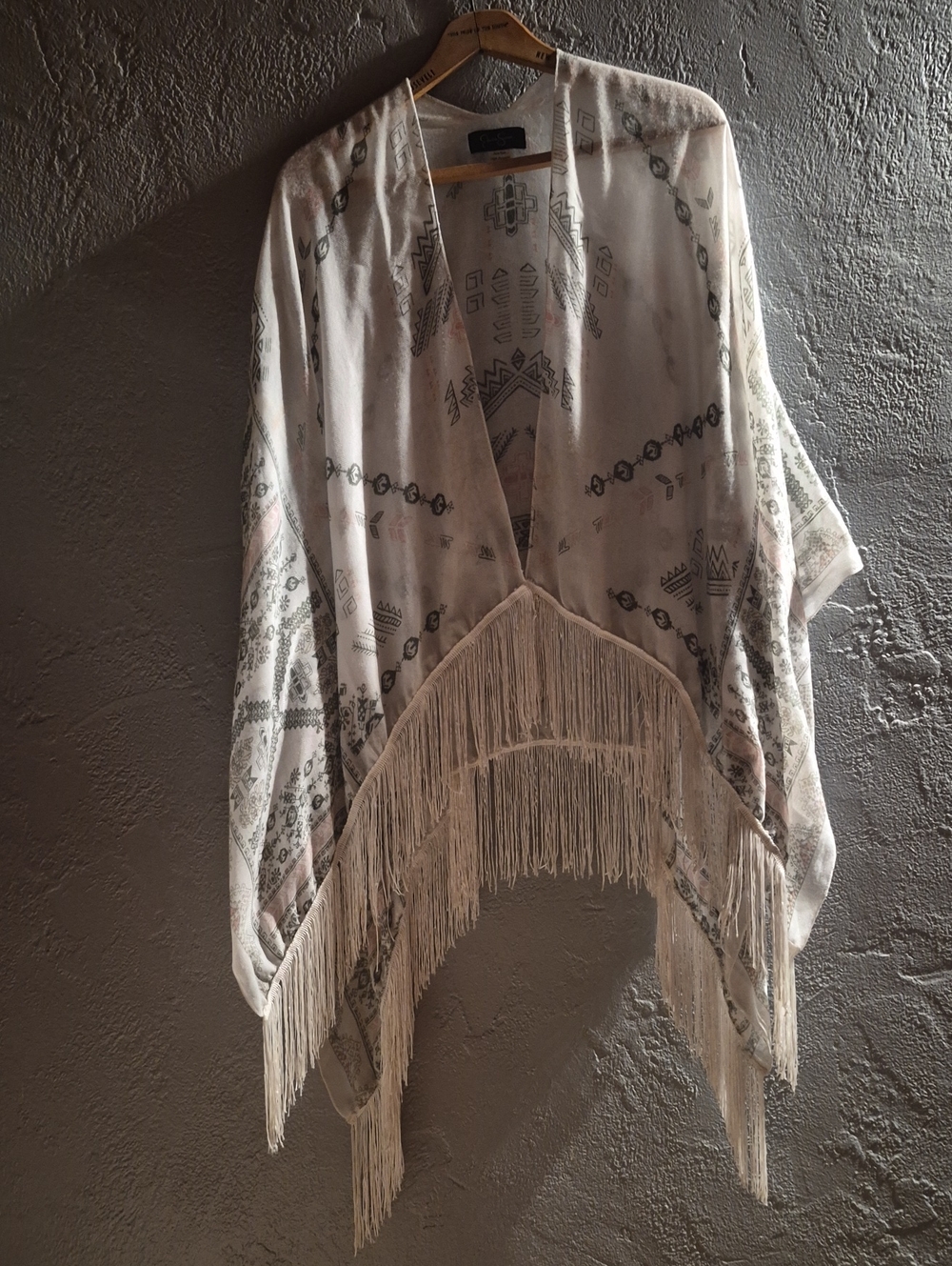 Jessica Simpson Ivory and Gray Printed Kimono